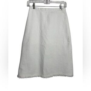 BCBGMAXAZRIA skirt size 4 solid white “Minnie” textured‎ frayed edges skirt 🩷